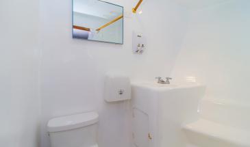 bath danubio boat Bathroom of Danubio Azul Yacht