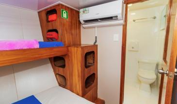 cabin danubio yacht conditioned Bunk beds and bathroom on lower deck cabin