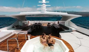 sundeck-jacuzzi2